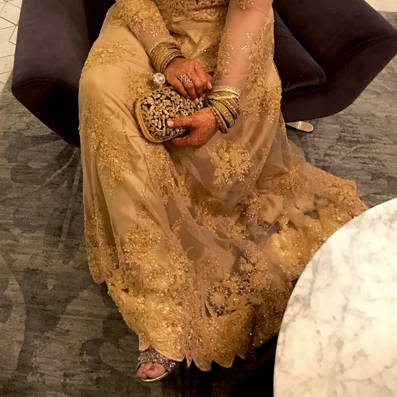 Pakistani Long outfit with a Trail. Size Medium - Picture 7 of 8